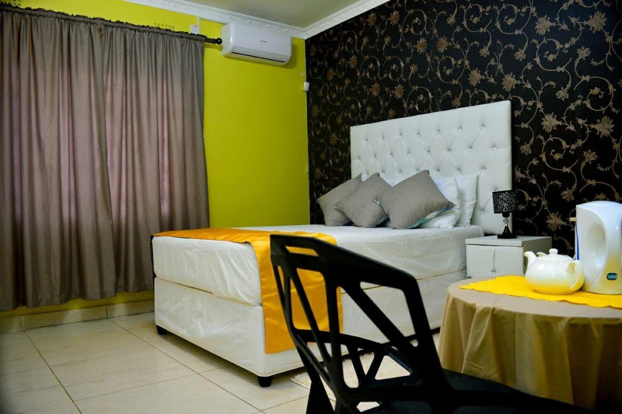 Mathlyn Guesthouse Gaborone Esterno foto