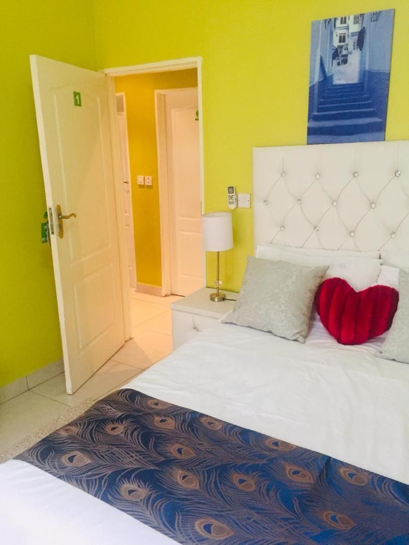 Mathlyn Guesthouse Gaborone Esterno foto