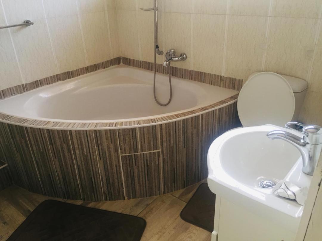 Mathlyn Guesthouse Gaborone Esterno foto