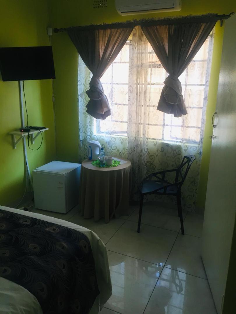 Mathlyn Guesthouse Gaborone Esterno foto