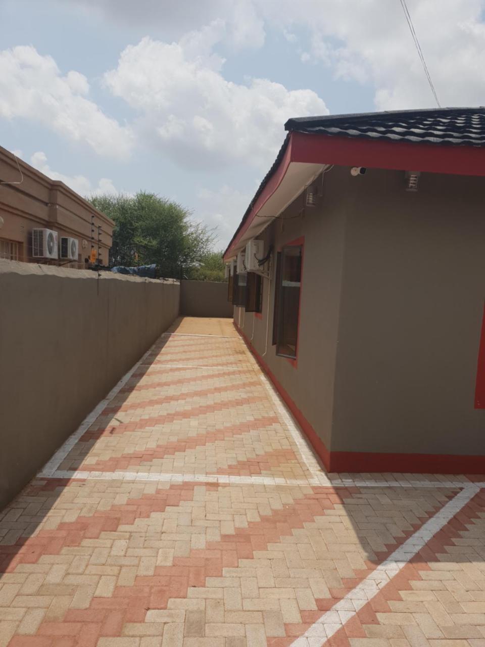 Mathlyn Guesthouse Gaborone Esterno foto