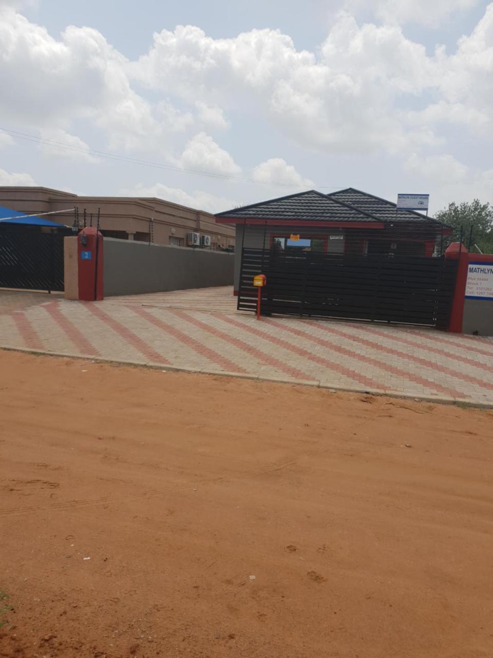 Mathlyn Guesthouse Gaborone Esterno foto