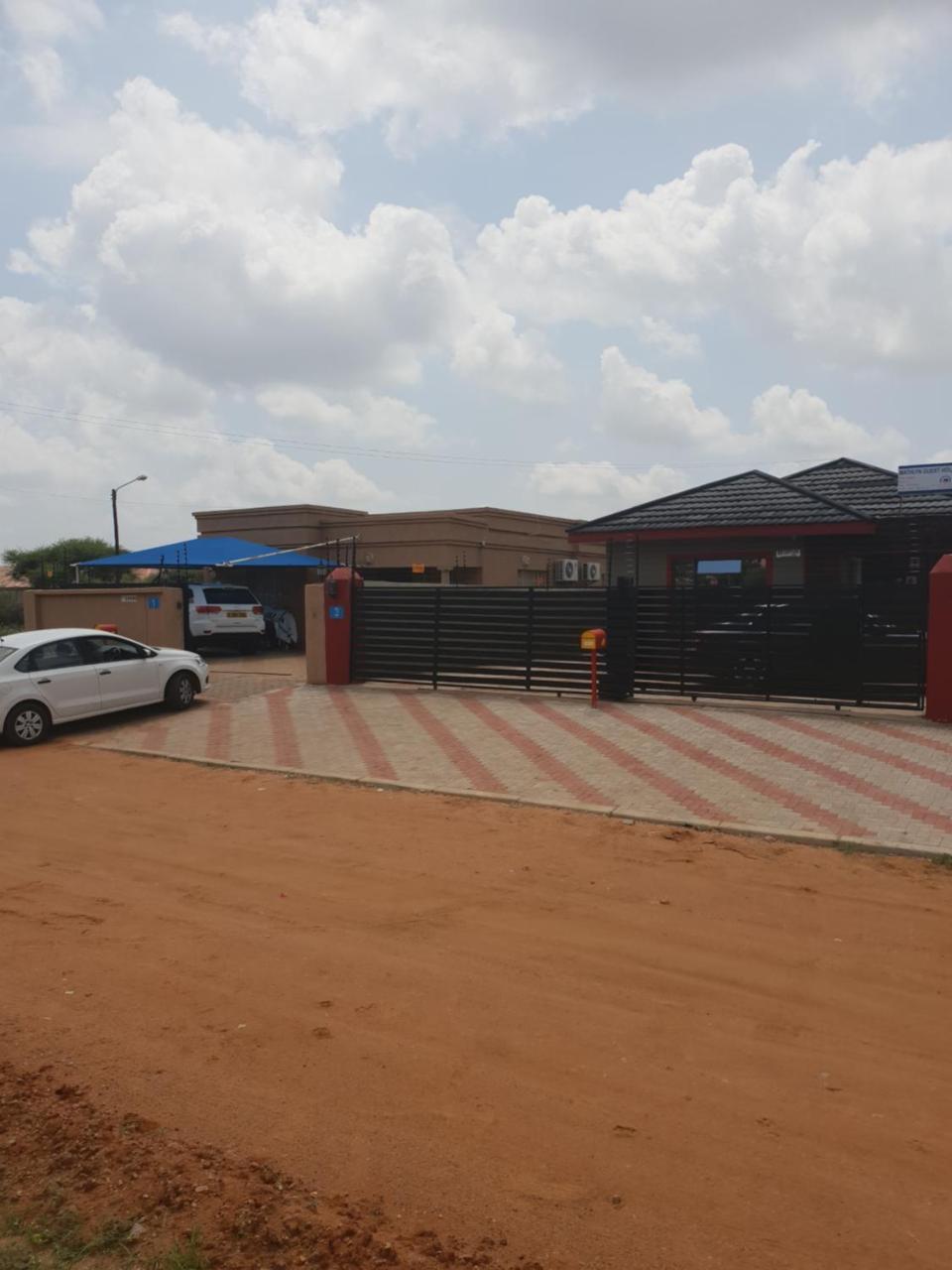 Mathlyn Guesthouse Gaborone Esterno foto